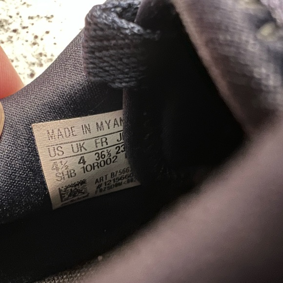 Girls Adidas Cloud Foam Shoes Size 4.5 - Picture 5 of 8